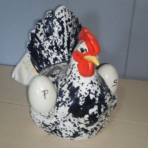 Hen salt and pepper napkin holder